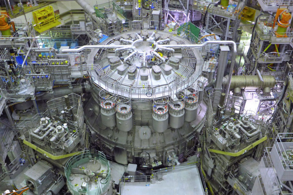 Prvá plazma vypálená v najväčšom fúznom reaktore na svete