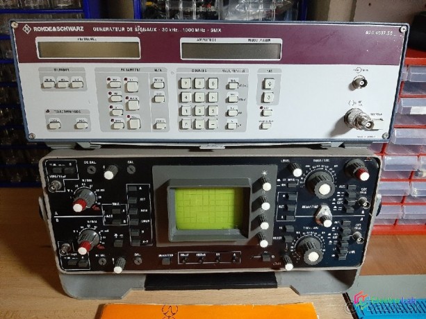 predam-generator-signalu-rhode-schwartz-30khz-1000-mhz-smx-zdarma-osciloskop-big-1